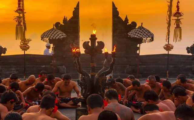 Contoh gambar tari kecak