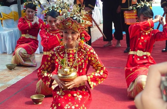 Gambar tari sekapur sirih