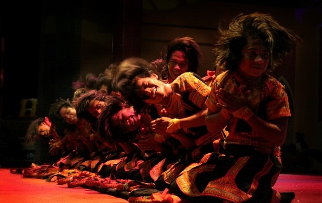 gambar tari saman dari aceh