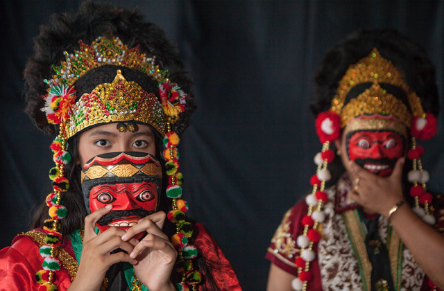 Tari topeng berasal dari